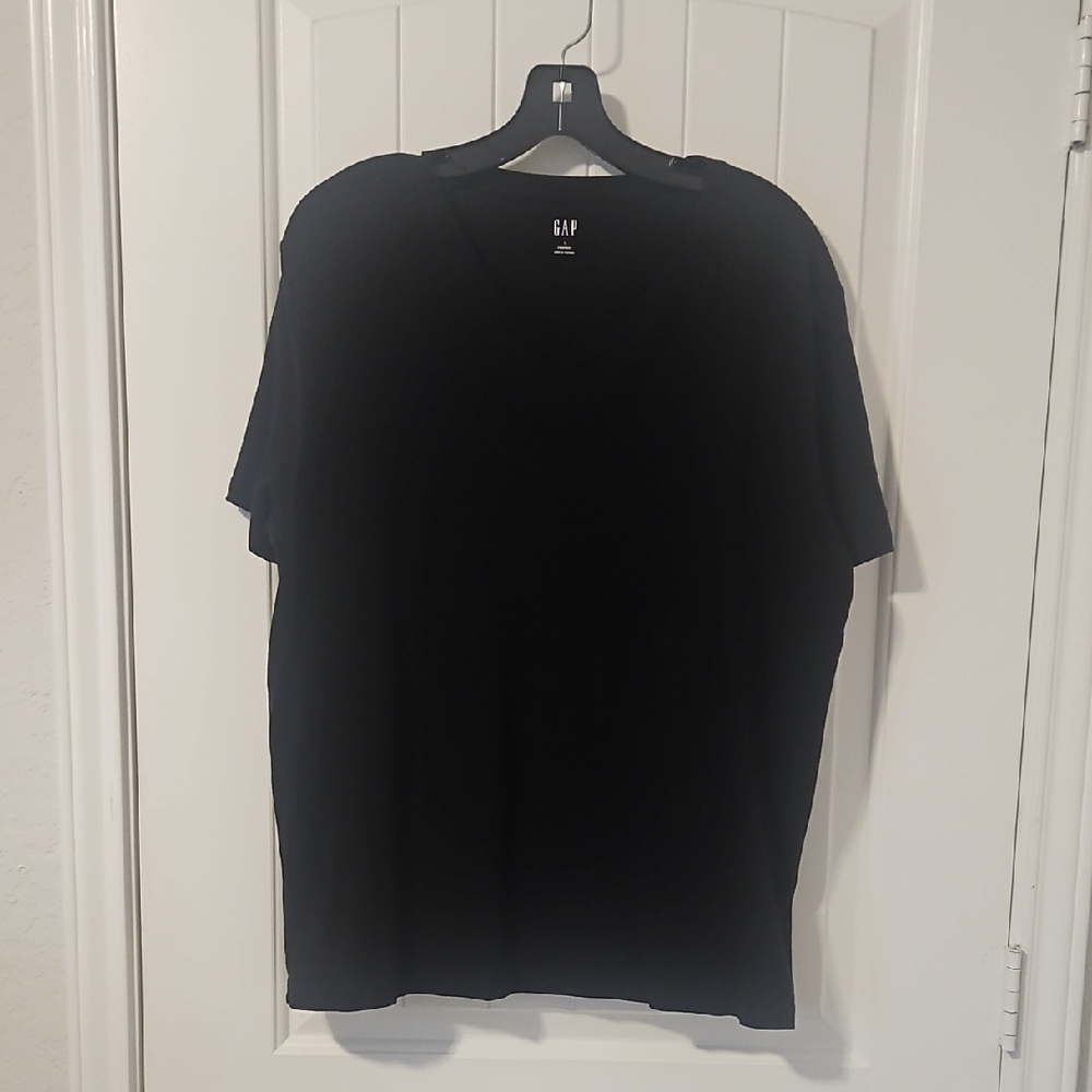 GAP Black V-Neck Tee